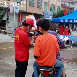 志愿者在行动:守护防疫卡口笫一线
